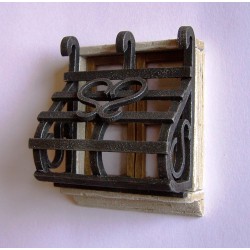 Finestra con grata 132