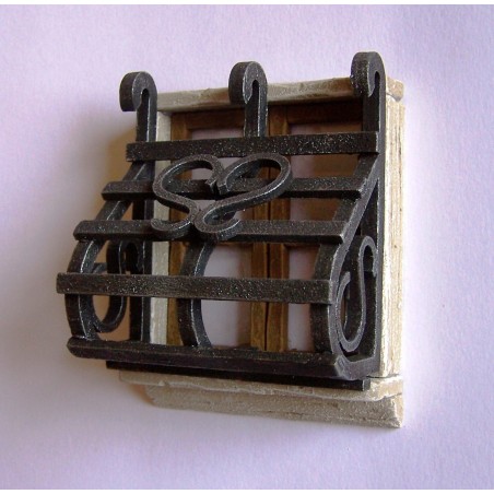 Finestra con grata 132