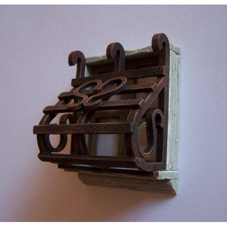 Finestra con grata arrugginita 133