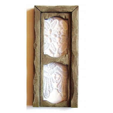 Finestra a balcone ad un'anta con cornice 110