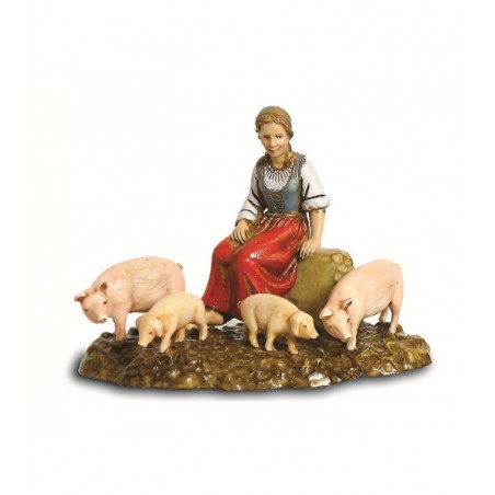 Donna seduta con maiali