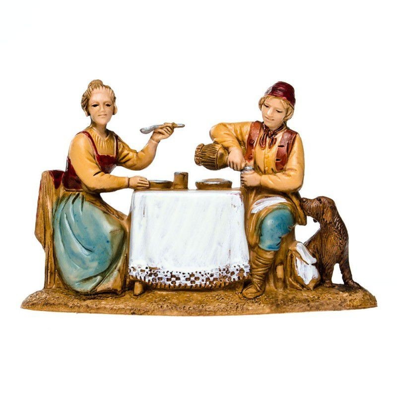 Uomo e donna al tavolo