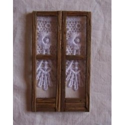 Finestra a balcone con tendine 027