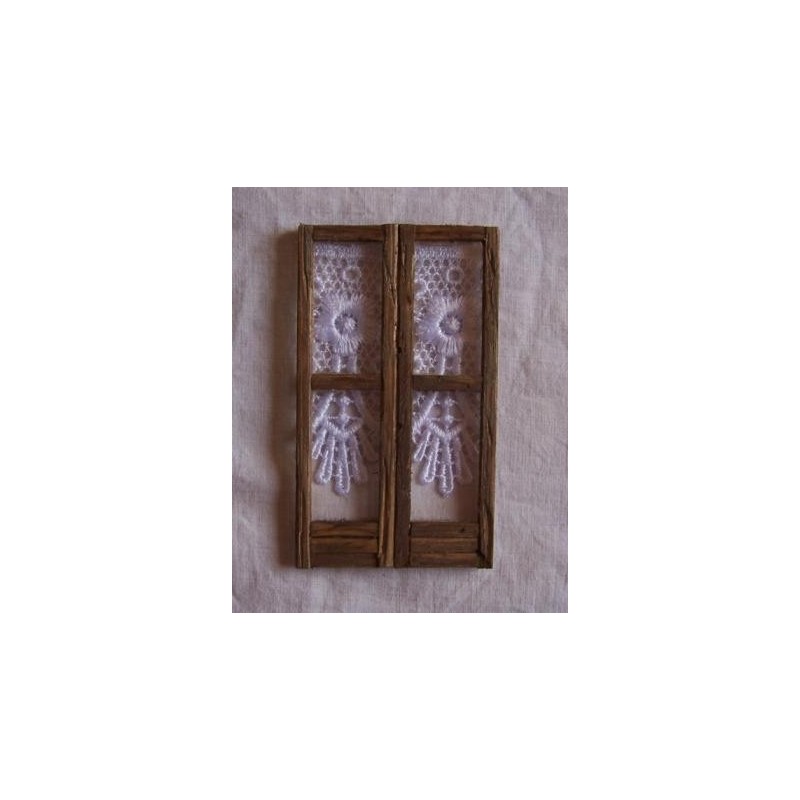 Finestra a balcone con tendine 027