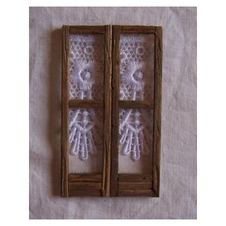 Finestra a balcone con tendine 027