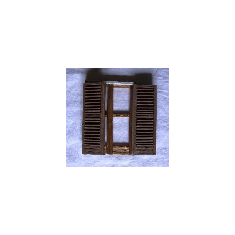 Finestra a balcone con veneziane 038