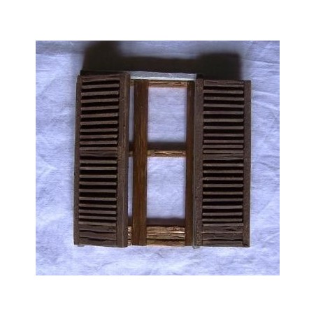 Finestra a balcone con veneziane 038