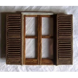 Finestra a balcone con veneziane 039