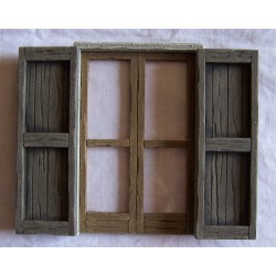 Finestra a balcone con sportelli 048