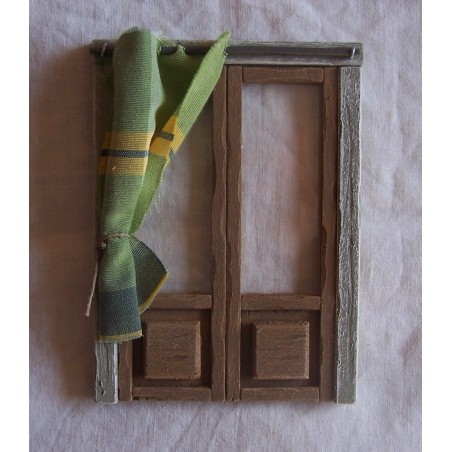 Finestra a balcone con cornice 070