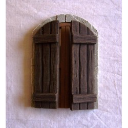 Finestra a balcone arrotondato con sportelli aperti 088