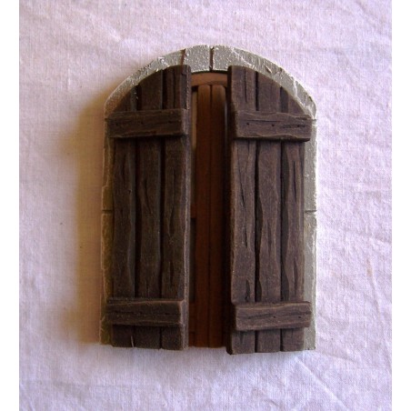 Finestra a balcone arrotondato con sportelli aperti 088