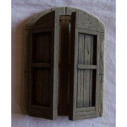 Finestra a balcone arrotondato con sportelli semi chiusi 091