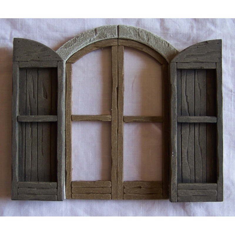 Finestra a balcone arrotondato con sportelli aperti 092